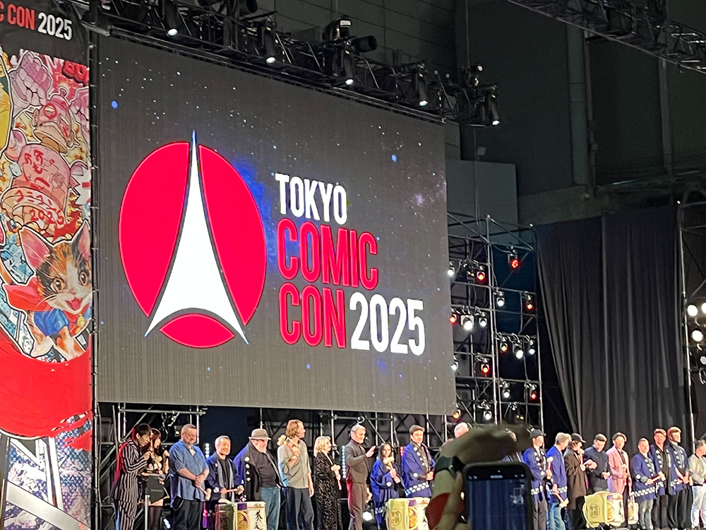 俳優が登壇したステージ